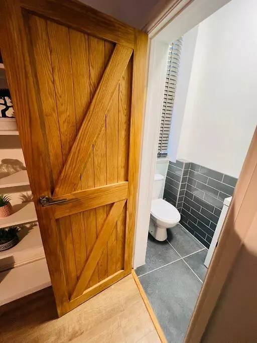 Beautiful Space Stylish And Modern! Perfect Location Blackpool 0*,
